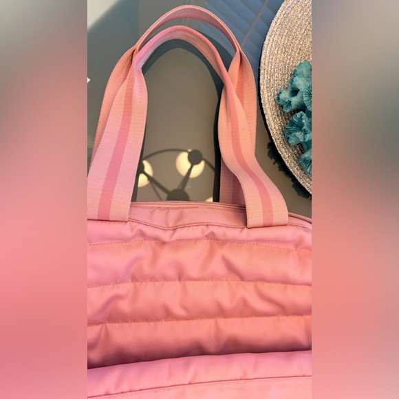 Victoria’s Secret Pink Quilted Tote Travel Weekender Gym Logo Duffel Bag - Picture 9 of 17